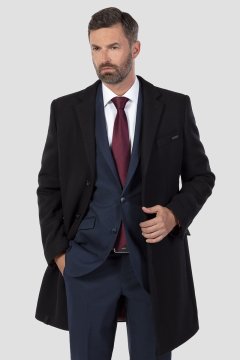 Černý pánský kabát SLIM Vicenti na postavě s oblekem