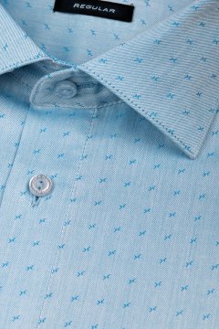 Detail ozdobného prošití látky modré pánské košile REGULAR Ermino