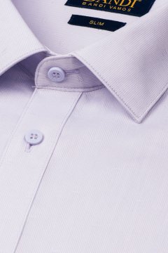 Detail textury světle fialové košile SLIM Decido
