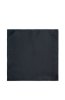 Rozložený čtvercový černý kapesníček s texturou k motýlku Tazzo