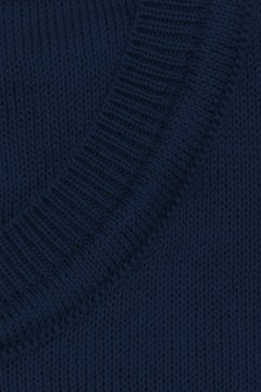 Detail lemu tmavě modrého pánského svetru Nobilio