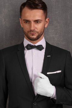 Bílé pánské společenské rukavice Sarto na postavě v tanečním outfitu