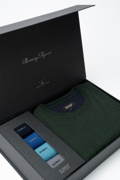 Set pánského svetru AUGUSTIO Emerald a ponožek v dárkovém boxu