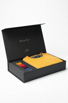 Set pánského svetru EDGARO Ochre a ponožek v dárkovém boxu